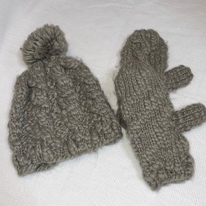 Gray hat with Pom & matching fleece lined Mittens.